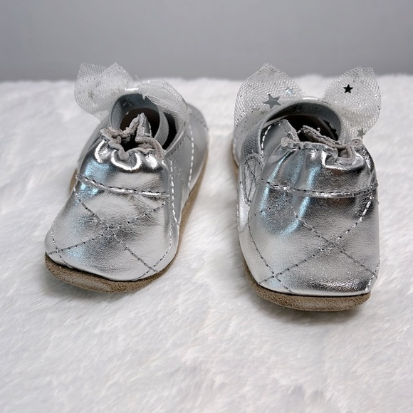 Robeez Girl's Winnie Silver Shoes size 18-24 mos New! - Picture 4 of 7